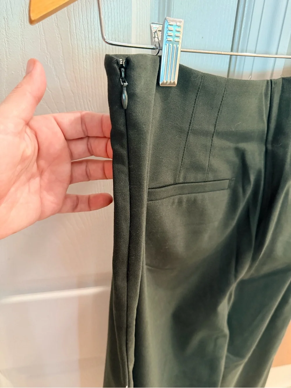 LOFT Dark Green Wide-Leg Cropped Pants